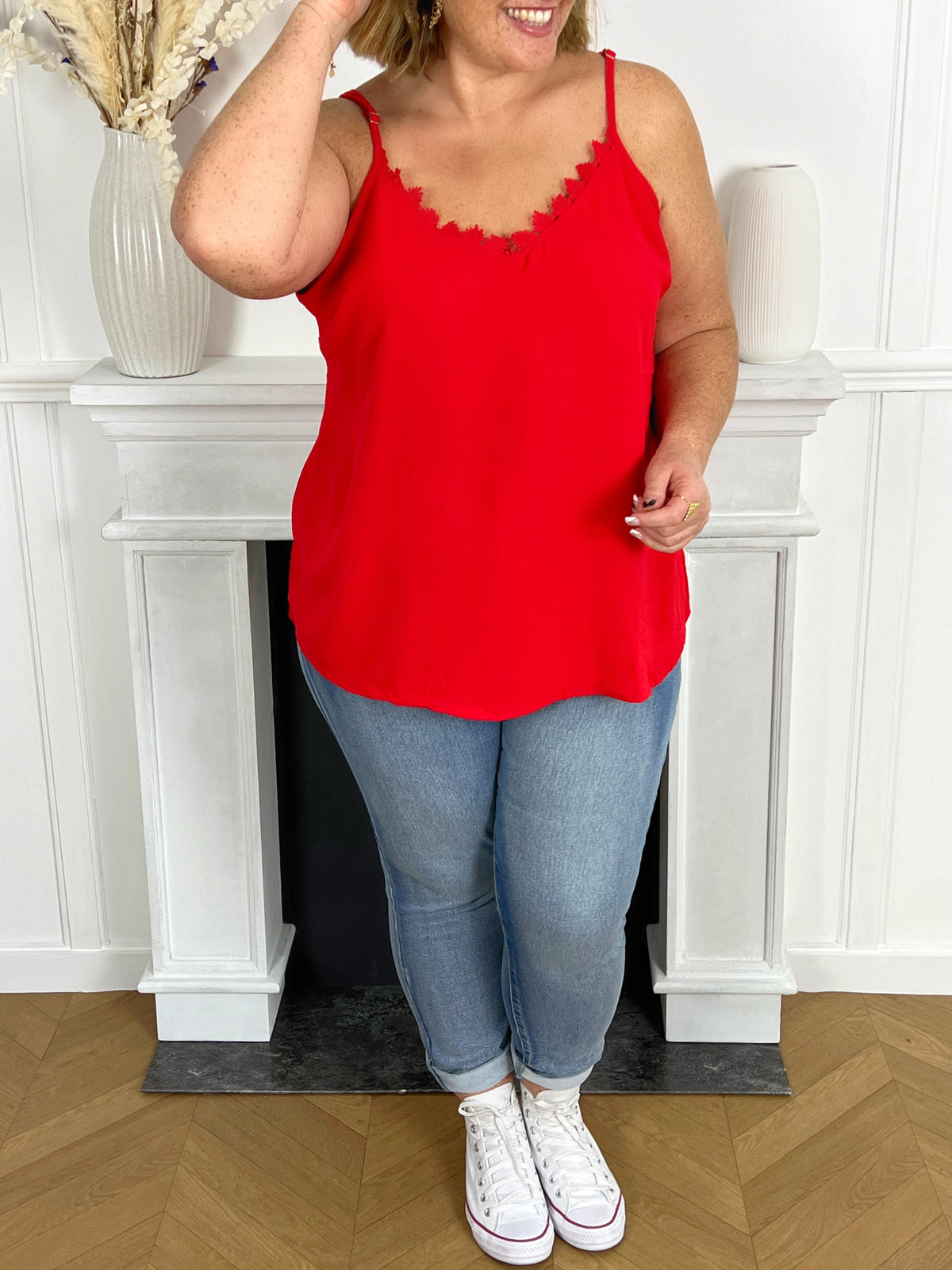 Top avec broderie rouge curve : Alexina