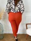 PANTALON TAILLE HAUTE GRANDE TAILLE Pantalon brique Poches latérales Elastique à la taille Ceinture ajustable Couleur : brique Composition : 75% Viscose 20% Polyester 5% Elasthanne Lavage et entretien à la main conseillé Made in Italie