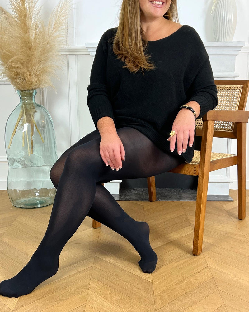 COLLANT NOIR GRANDE TAILLE Collant qui embrasse les hanches et épouse parfaitement les formes, avec un excellent confort et un port parfait. Collant opaque 70 deniers Composition : 90% Polyamide, 10% Elasthanne