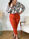 PANTALON TAILLE HAUTE GRANDE TAILLE Pantalon brique Poches latérales Elastique à la taille Ceinture ajustable Couleur : brique Composition : 75% Viscose 20% Polyester 5% Elasthanne Lavage et entretien à la main conseillé Made in Italie